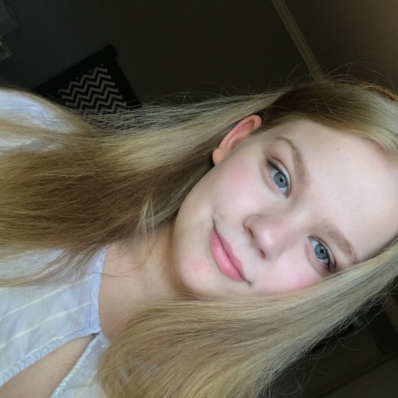 Meet your Posher, Hailey - Picture 1 of 1